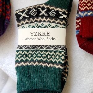 Women's Wool Socks - 4 Pair Multicolor Pack (💚💜🤎❤️) One Size